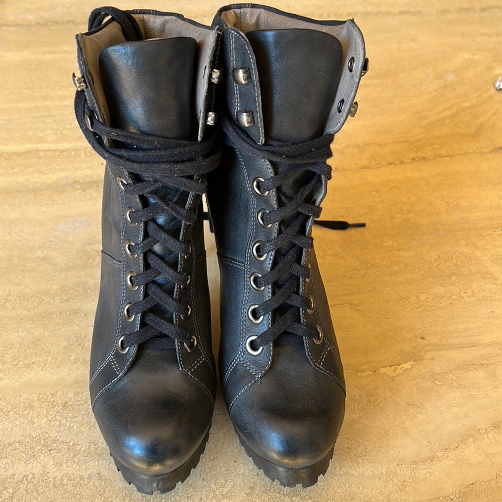 Levity leather lace boots size 7.5
